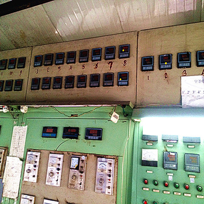 海(hǎi)螺水(shuǐ)泥生(shēng)産車(chē)間(jiān)使用(yòng)KH100控制(zhì)儀表!